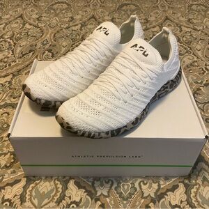 New APL Techloom Wave White Asteroid Leopard Sneakers Women’s Sz 10